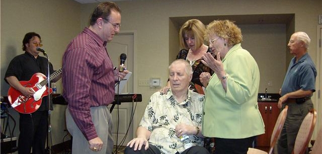 24-Pete_Ed-DarleneLongshore_Steffi.jpg - Pete & Steffi praying for Pastor Ed Longshore and his wife, Darleen Ed encouraged Pete and gave him many opportunities to minister in prayer lines at his church in Woodland Hills, California. He also helped to build churches in South Africa.